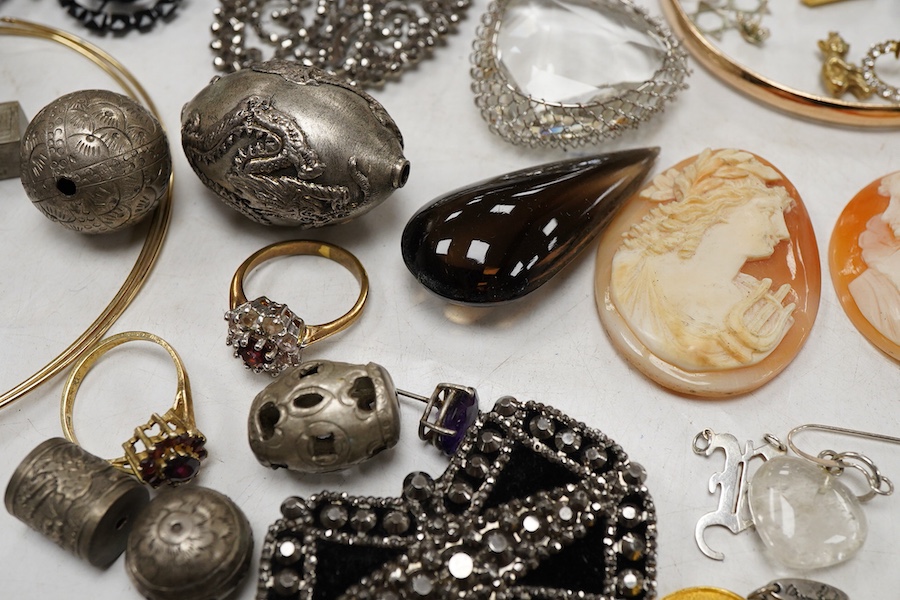 A collection of mixed costume and other jewellery, including unmounted cameo shells.